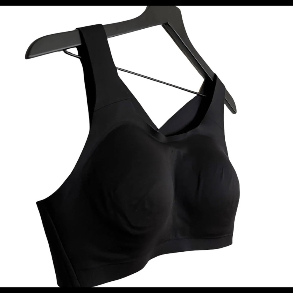 Lululemon 36D Feels like Nothing Bra in Very Good Pre-Owned Condition!